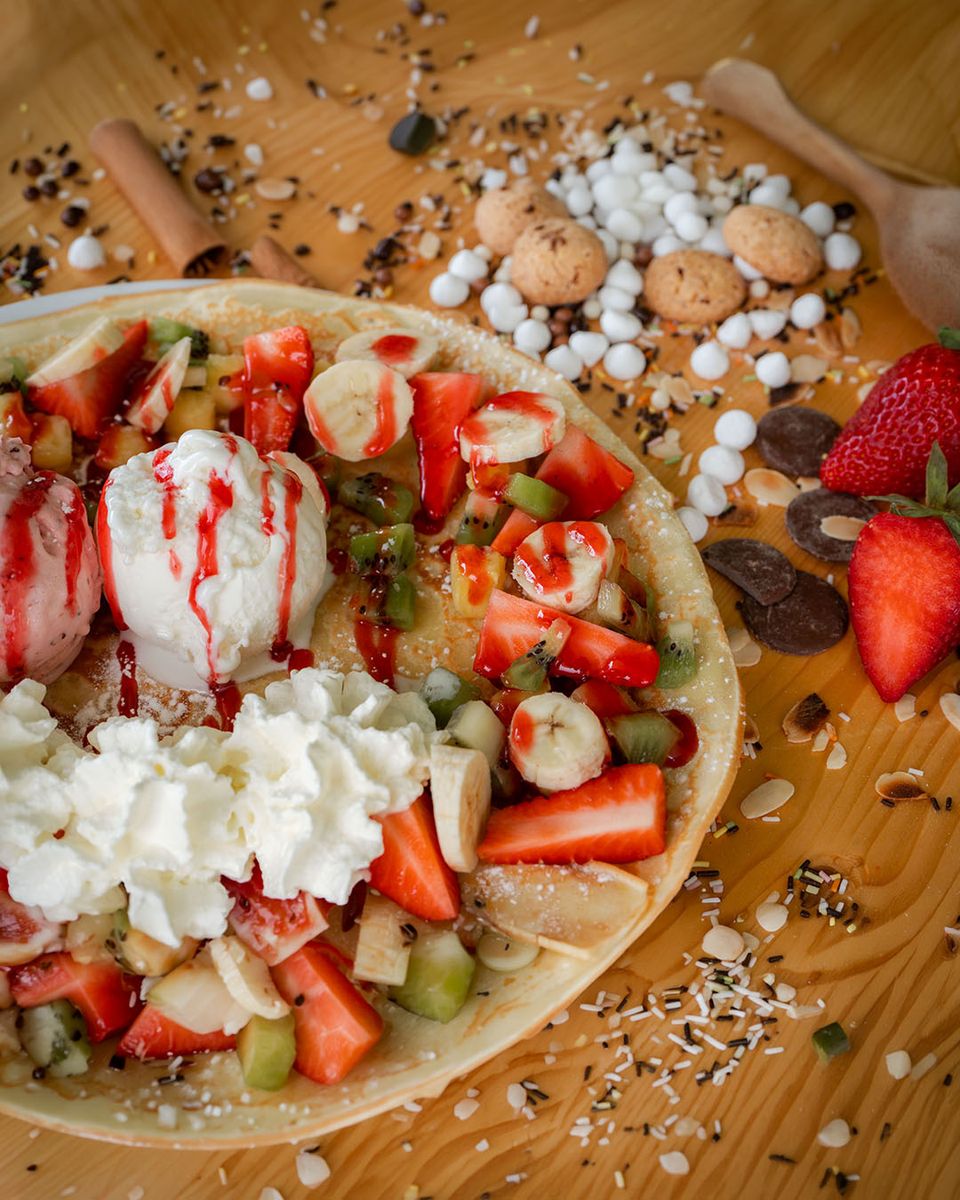 Crepe Amanti com fruta, gelado e chantilly